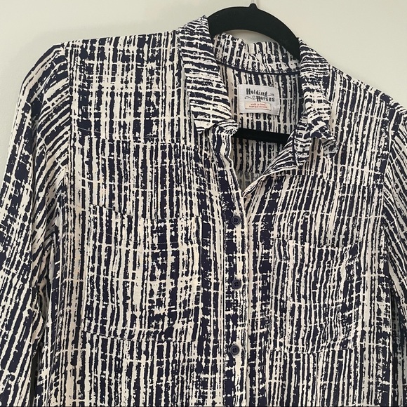 Anthropologie Holding Horses Sammie Navy blue & cream pattern button up top 2 - Picture 4 of 8